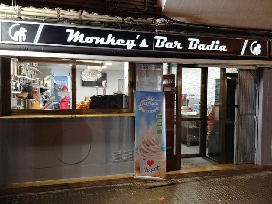 Monkey´s Bar Badia "Hamburgueseria Y Tapas"