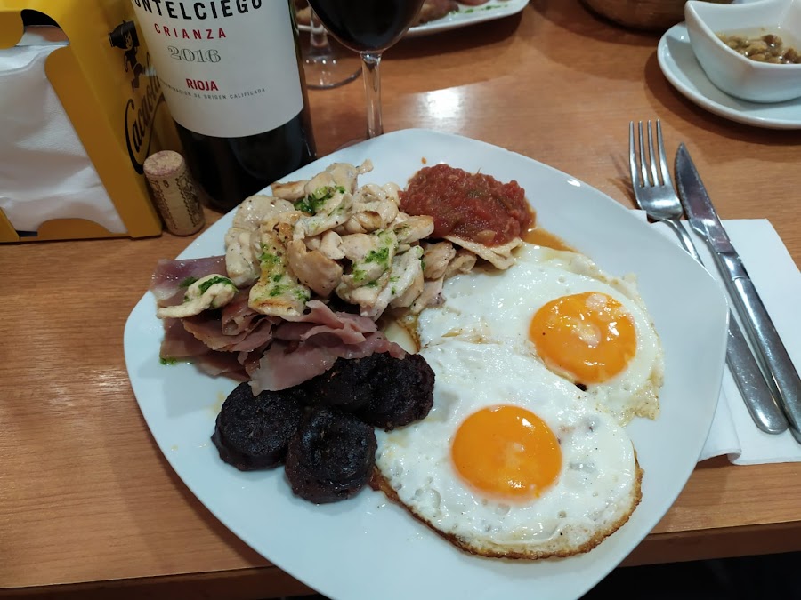 Quinto i Tapa Cafeteria