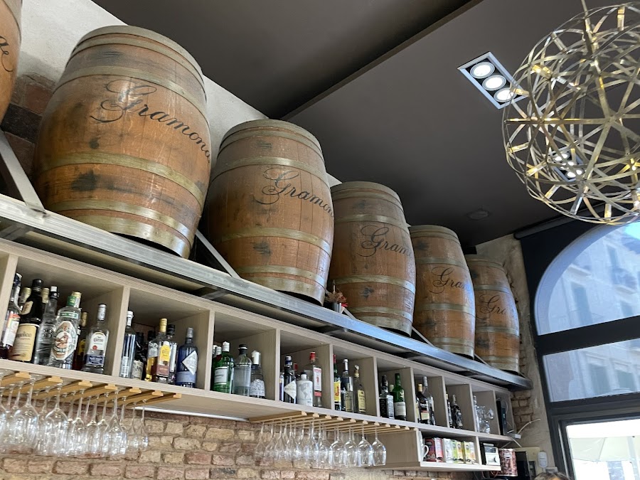 Es Moss Enoteca